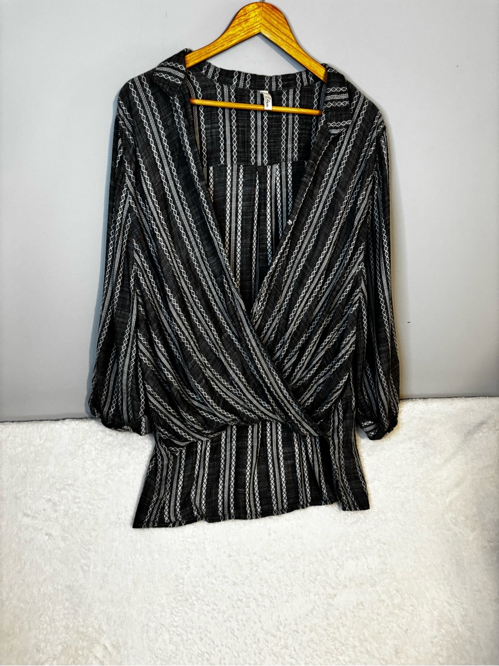 Casual Boho Elan Black and White Striped Textured Top Size Large